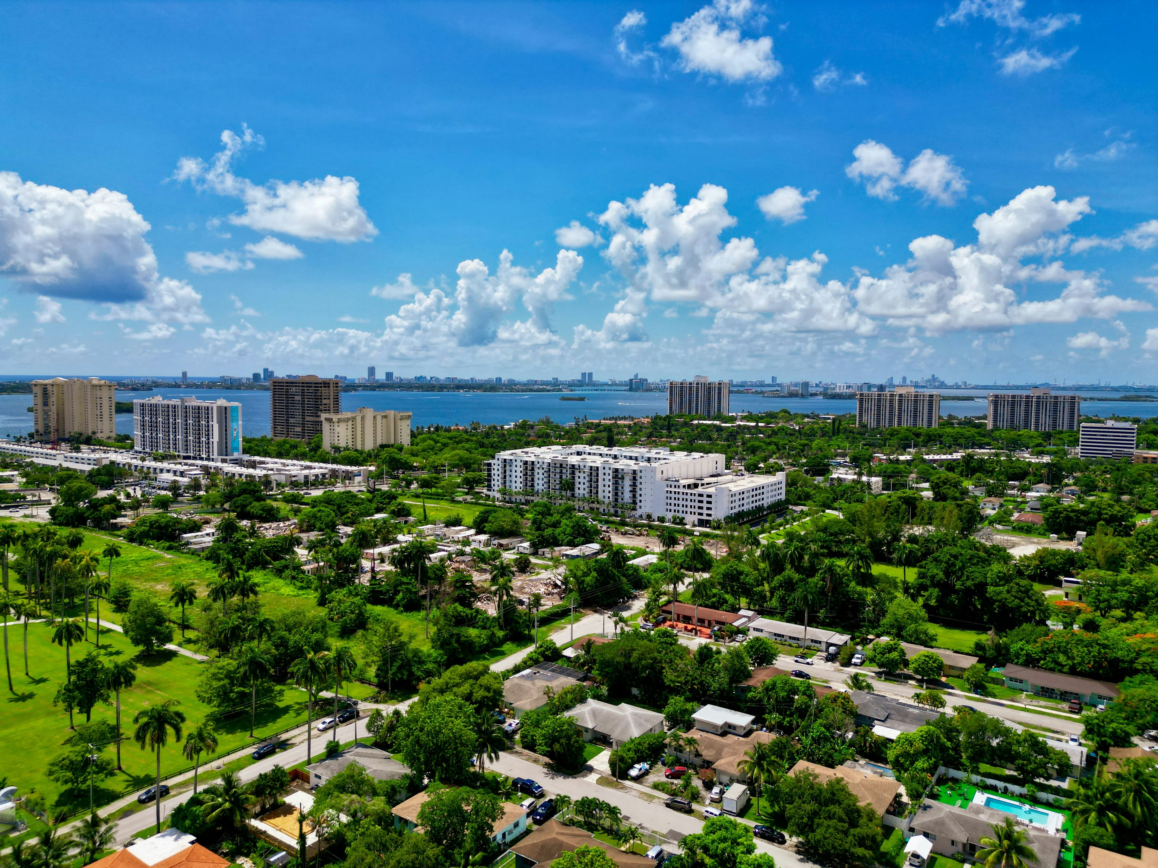 Florida waterfront with luxury homes and boats